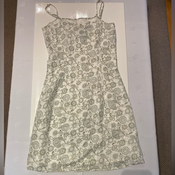 White dress with green pattern size 10 - Picture 2 of 5